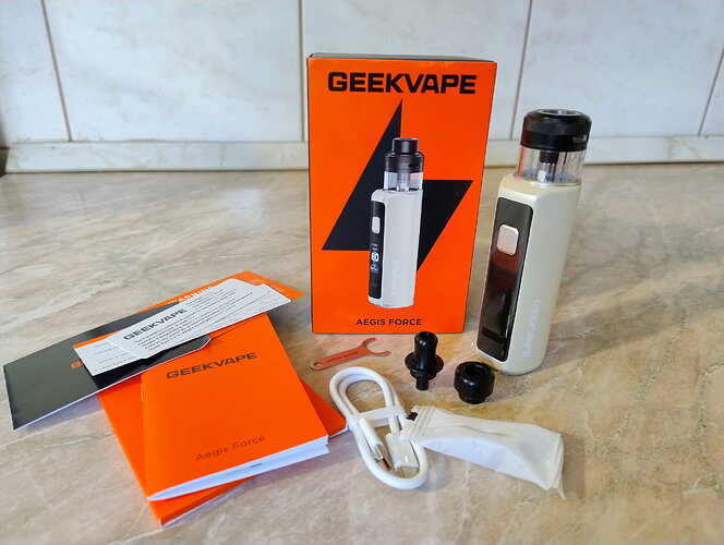 Geekvape Aegis Force POD - Box Contents
