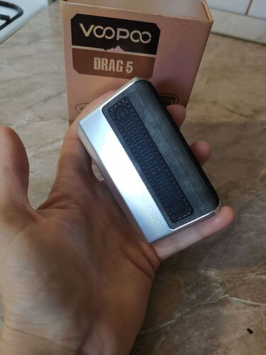 Voopoo Drag 5 - Right side of the mod from which the C-Frame can also be removed