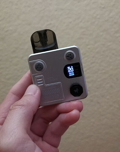 Filled POD cartridge of the Kumiho THOTH S POD Kit with the mandatory air bubble to avoid gurgling