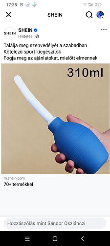 Une main tenant un appareil ressemblant à une pompe de 310 ml, annoncé comme un accessoire de sport bleu, est visible dans une publicité SHEIN, qui recommande des produits pour un mode de vie actif en plein air. (Sous-titré par IA)