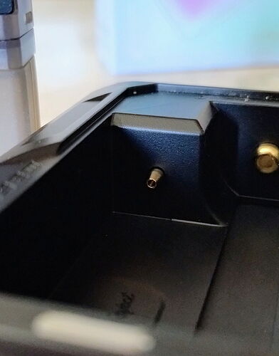 Vandy Vape Pulse 3 Squonk - Internal Center Pin Connection to Bottle