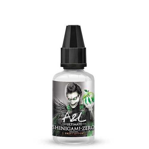 Une bouteille de e-liquide pour cigarette électronique est montrée avec un personnage et une pomme verte sur l'étiquette, arborant le texte "A&L - Ultimate Shinigami-Zero Original Sweet Edition". (Sous-titré par IA)