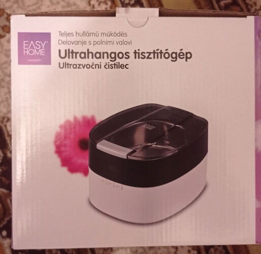 A képen egy Easy Home márkájú ultrahangos tisztítógép csomagolása látható magyar és más nyelvű felirattal. (Feliratozva AI-val)