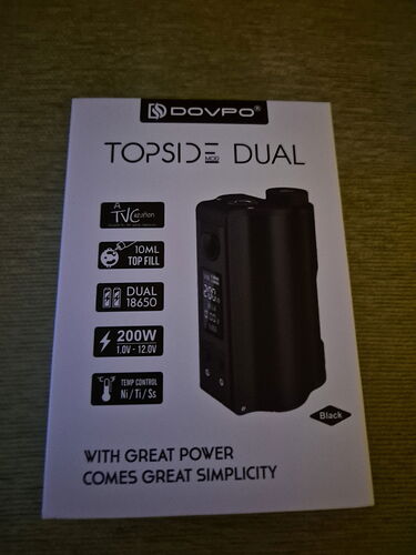 The image shows the cover of a DOVPO TopsidE Dual vape box, which indicates the main features of the product, such as the maximum power of 200W and the use of dual 18650 batteries. (Captioned by AI)