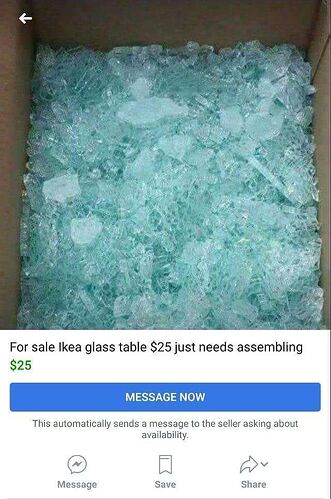Az eladó azt hirdeti, hogy egy IKEA üvegasztal 25 dollárért eladó, csak össze kell szerelni, de a kép az összetört üvegdarabokat mutatja. (Feliratozva AI-val)