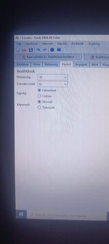 A kép egy számítógép képernyőjét mutatja, amelyen az Escribe - Evolv DNA 60 Color szoftver beállításai láthatók, beleértve a fényerő, csendes mód, egység és kijelző opciókat. (Feliratozva AI-val)