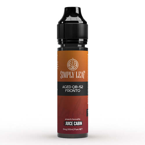The image shows a 60ml Simply Leaf Aged QB-52 Fronto liquid bottle with a black cap and a brown-black label. (Subtitled by AI)