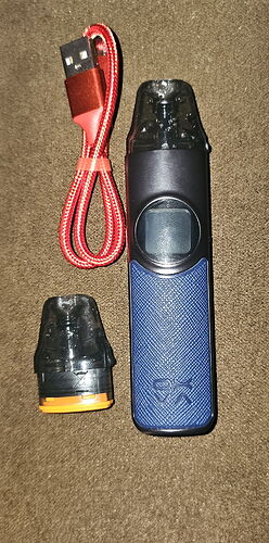 An e-cigarette, charging cable, and a tank are visible in the image. (Subtitled by AI)