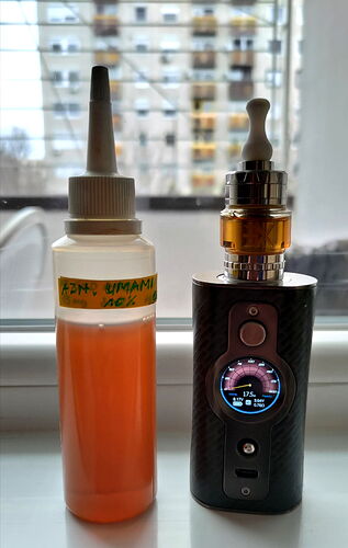 Une bouteille d'e-liquide et une machine à fumée se trouvent sur l'aile, avec des immeubles résidentiels visibles en arrière-plan. (Légendé par IA)