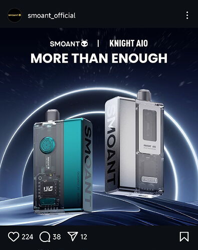 L'image montre deux versions du Smoant KNIGHT AIO, avec un design moderne et un arrière-plan futuriste sur lequel on peut lire l'inscription "MORE THAN ENOUGH". (Légendé par IA)